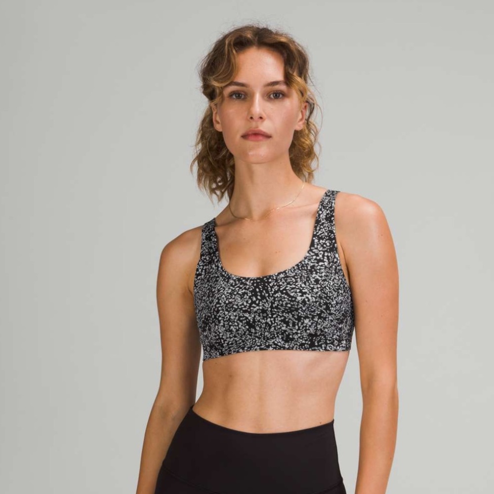 Lululemon In Alignment Straight Strap Bra C/D Cup Size 6